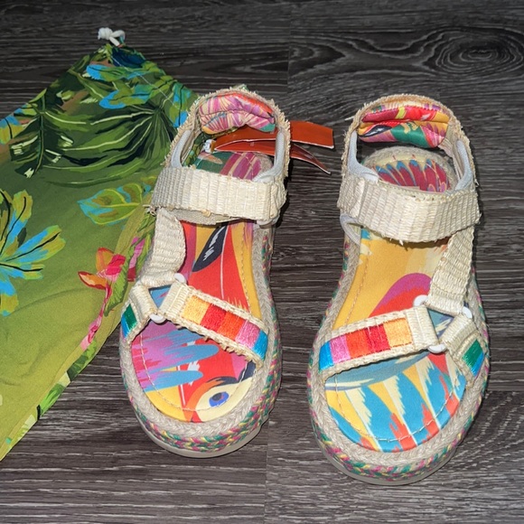 FARM Rio Shoes - FARM Rio - Colorful Toucans Platform Sandal w/ Shoe Bag - No Box